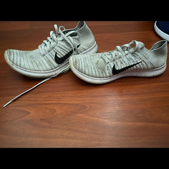 NIKE SNEAKERS - Picture 3 of 4